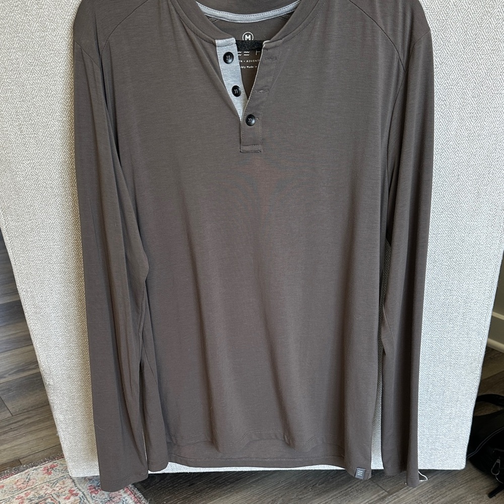 Long Sleeve Free Fly- LIKE NEW